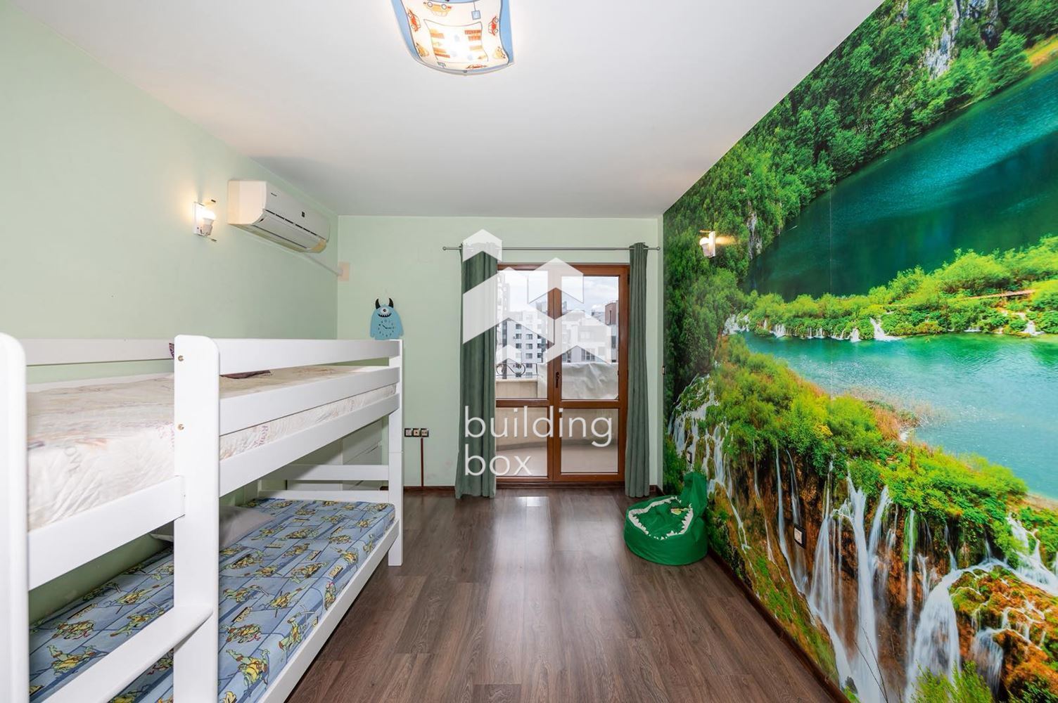 Тристаен обзаведен апартамент с акт 16 - 0