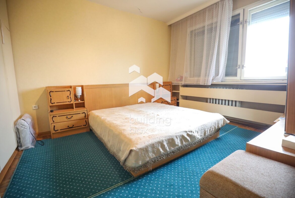 Тристаен апартамент - ж.к. Изток - 0