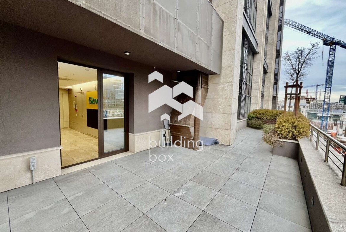 Офис в офис сграда клас "А" на топ локация - 0