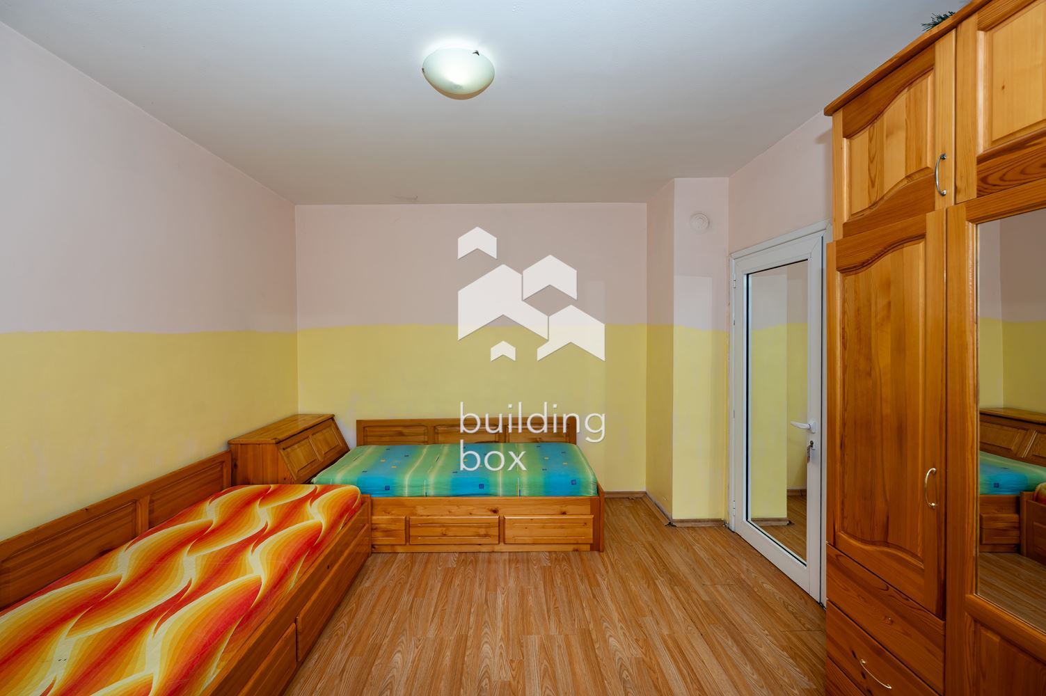 Двустаен апартамент с три отделни стаи - 0