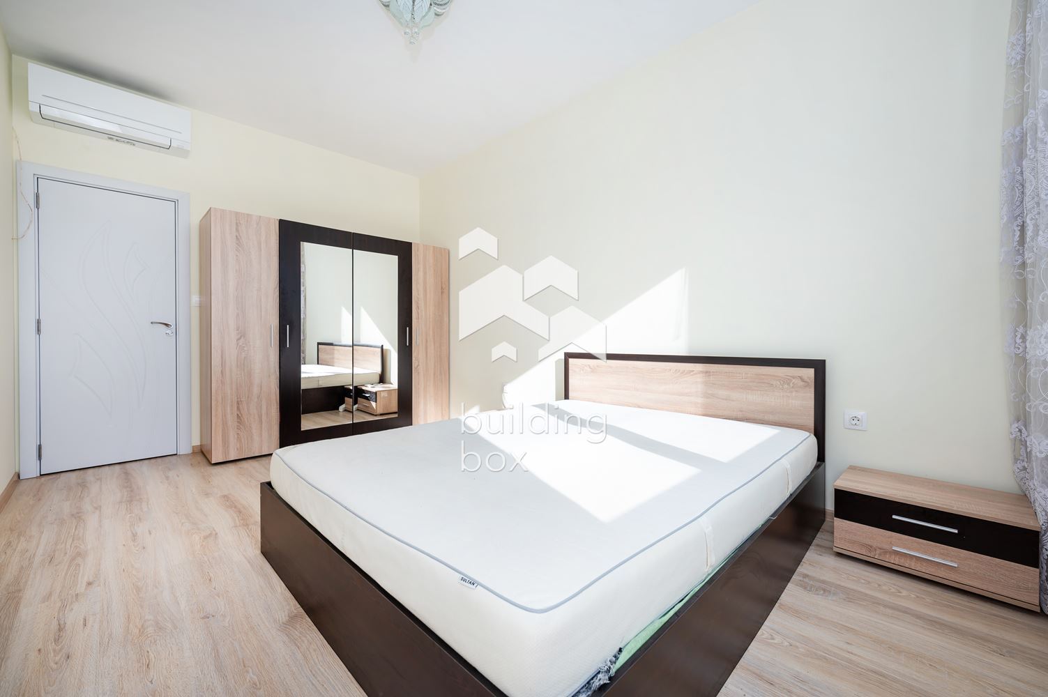 Довършен до ключ апартамент на бул. Македония до Ритейл Парк - 0