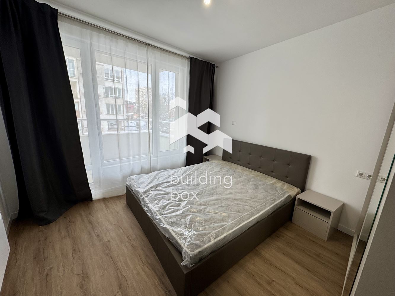 Чисто нов просторен двустаен апартамент - 0