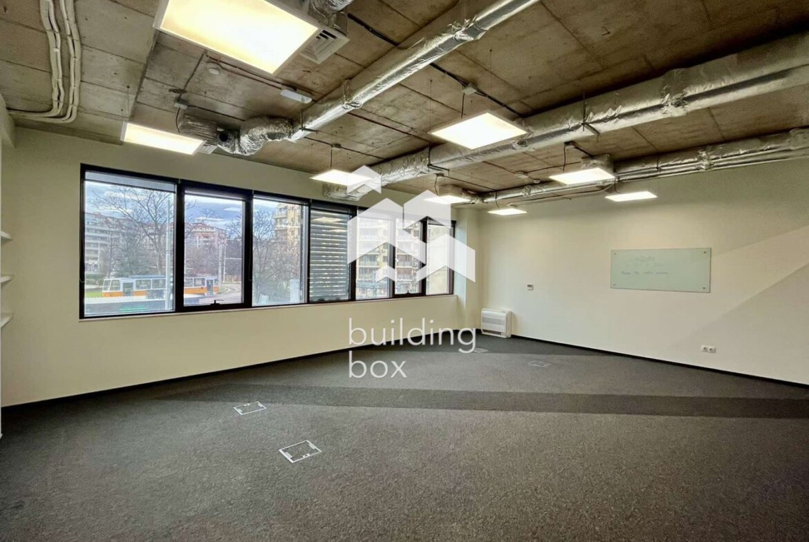 Офис в офис сграда клас "А" на топ локация - 0