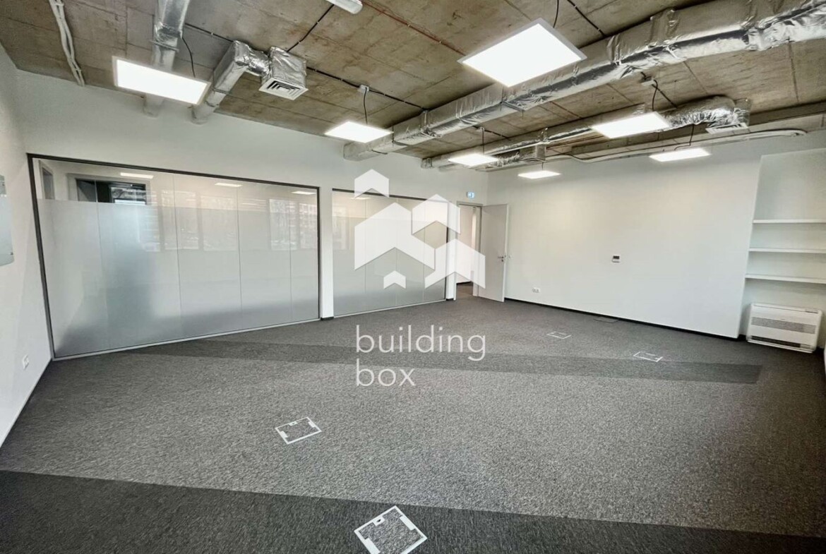 Офис в офис сграда клас "А" на топ локация - 0