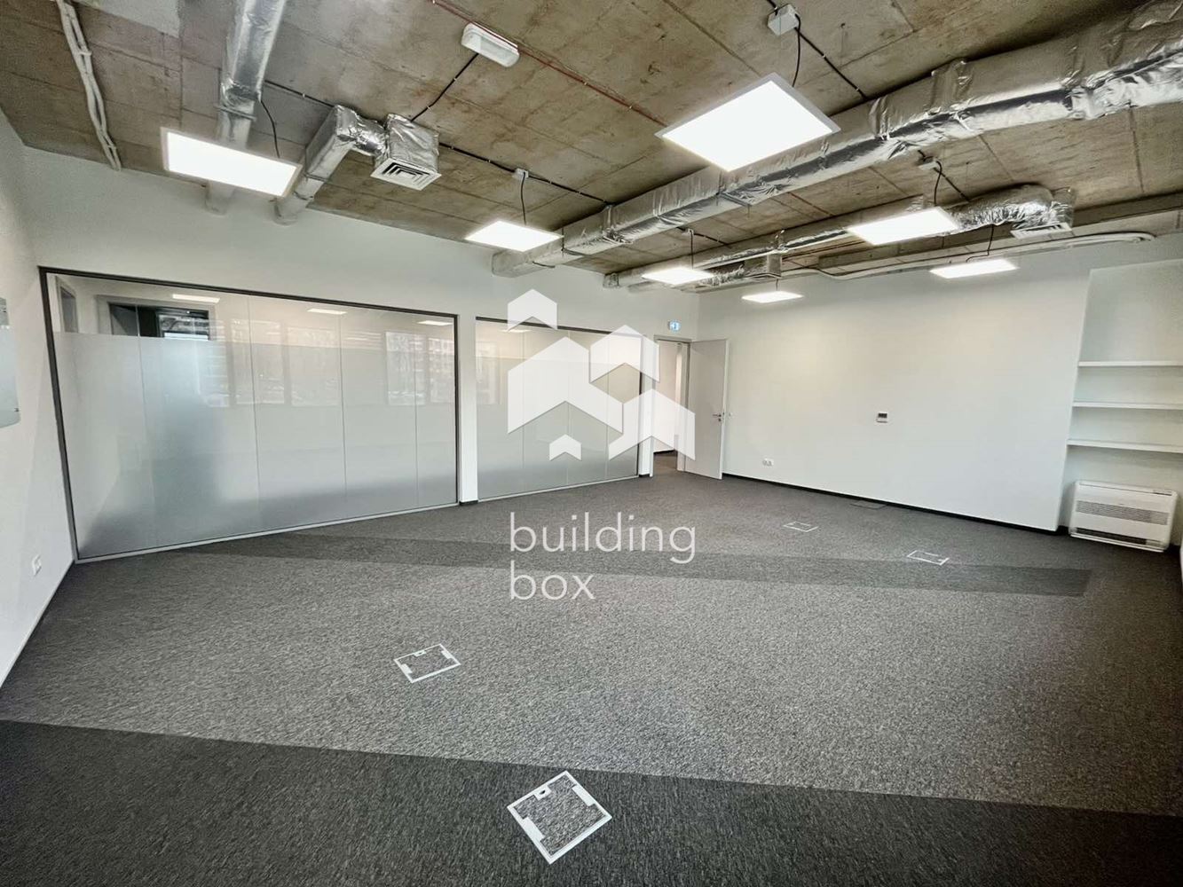 Офис в офис сграда клас "А" на топ локация - 0