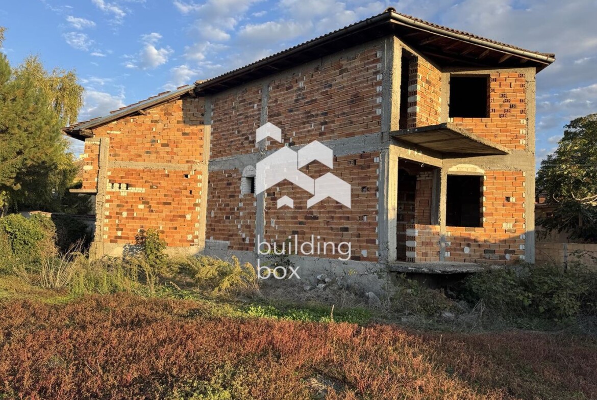 Двуетажна къща в с.Желязно - 0