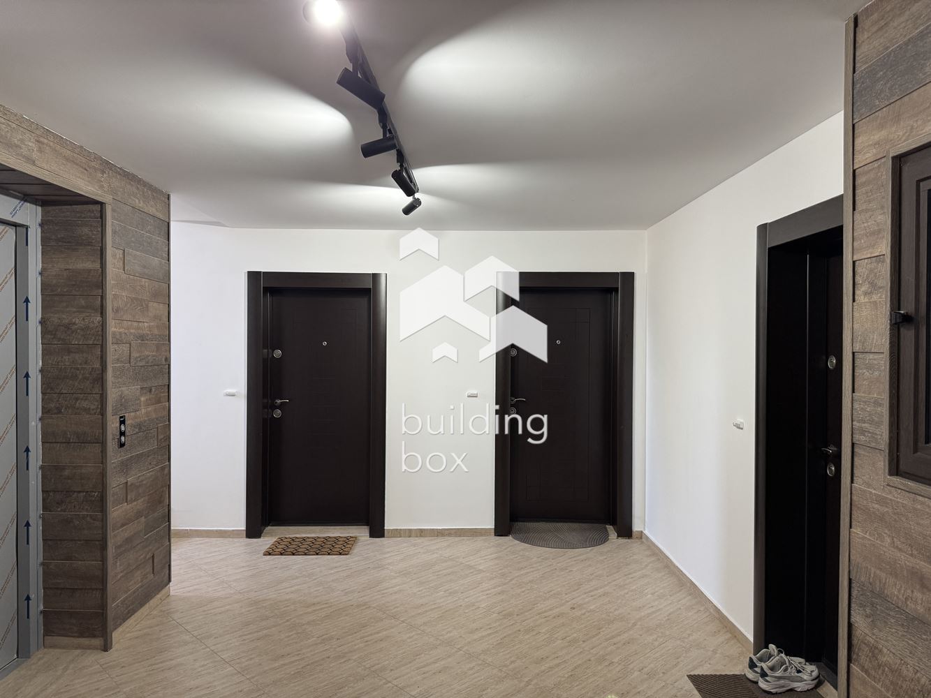 Тристаен апартамент с голяма тераса - 0