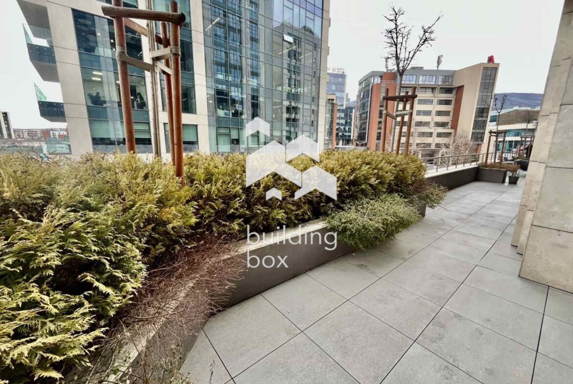 Офис в офис сграда клас "А" на топ локация - 0