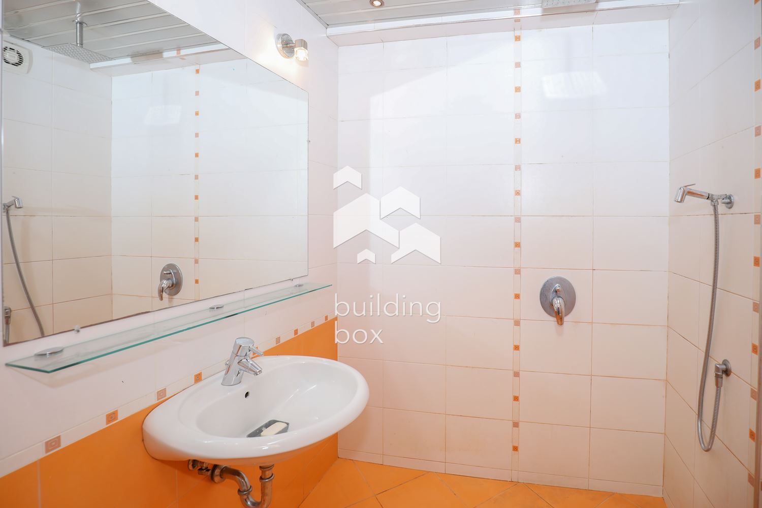 Тристаен апартаменти в сърцето на гр. София - 0