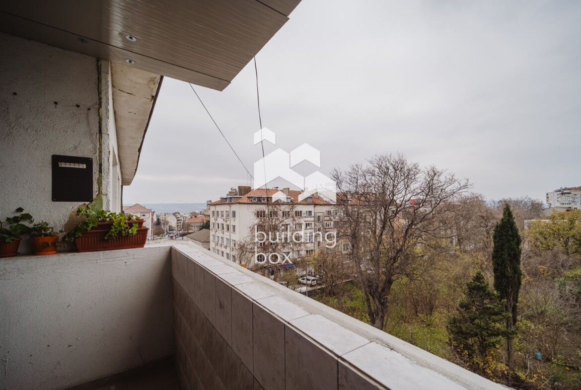 Тристаен аапартамент на 2 мин. от Катедрала Варна - 0