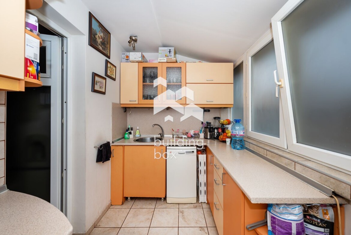 Тристаен апартамент с гараж - 0