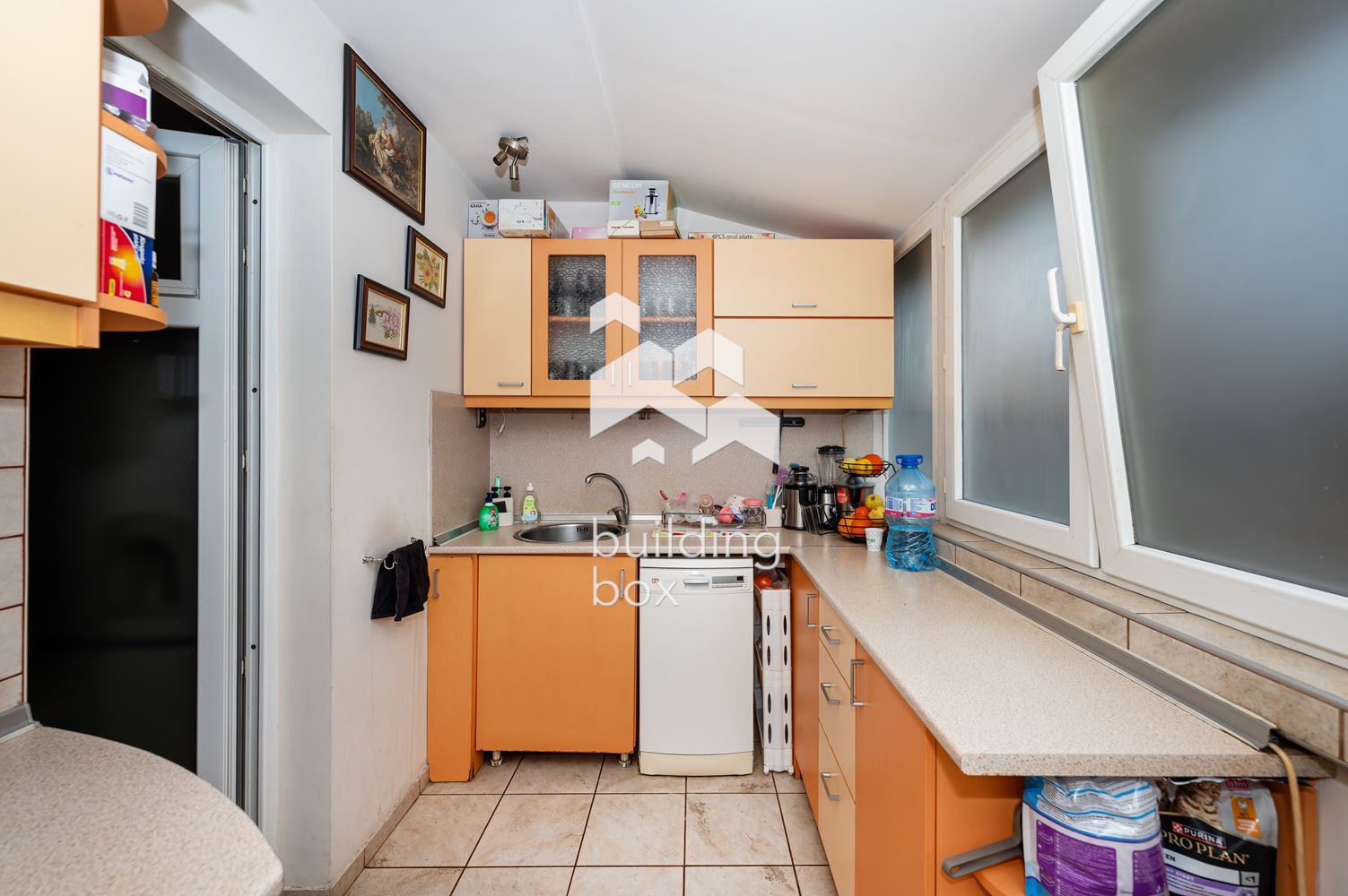 Тристаен апартамент с гараж - 0