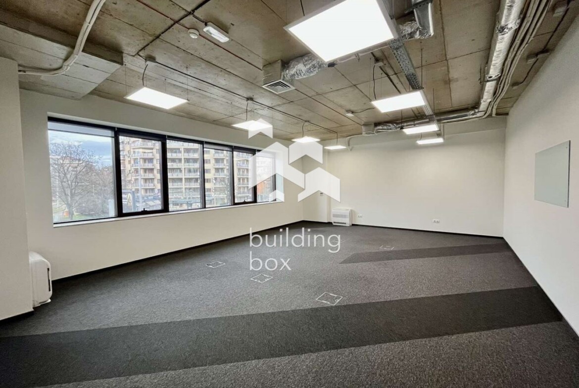 Офис в офис сграда клас "А" на топ локация - 0