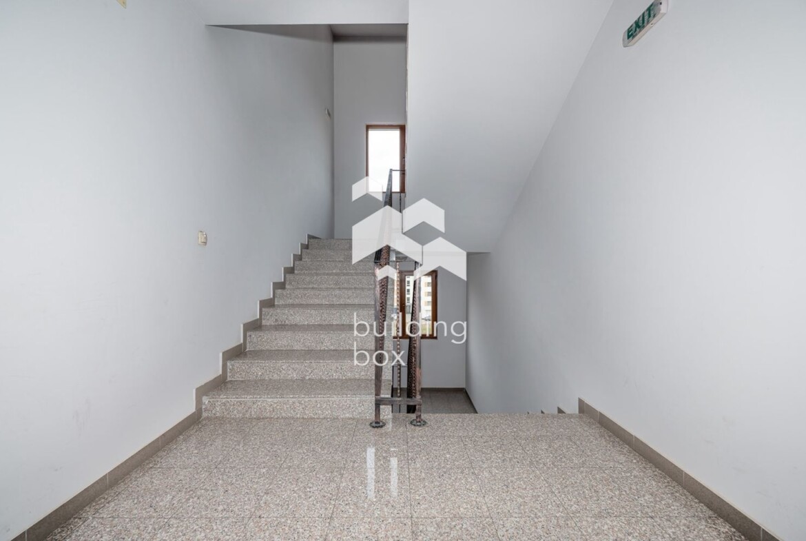 Тристаен обзаведен апартамент с акт 16 - 0