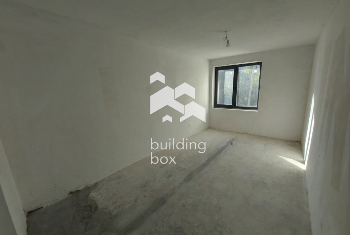 Продава четиристаен апартамент - 0