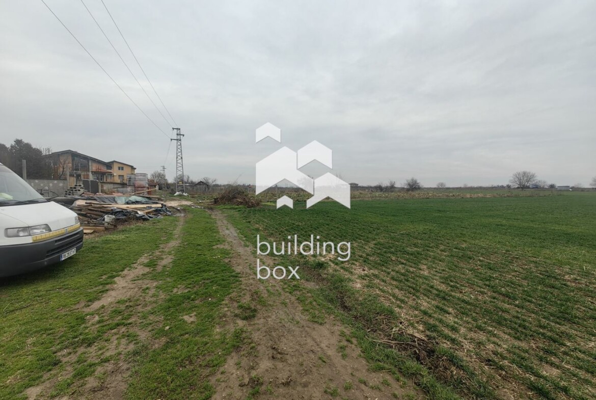 Земеделска земя до къщи в началото на с. Златитрап - 0