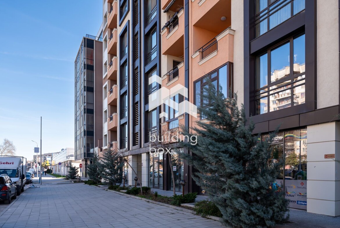 Довършен до ключ апартамент на бул. Македония до Ритейл Парк - 0