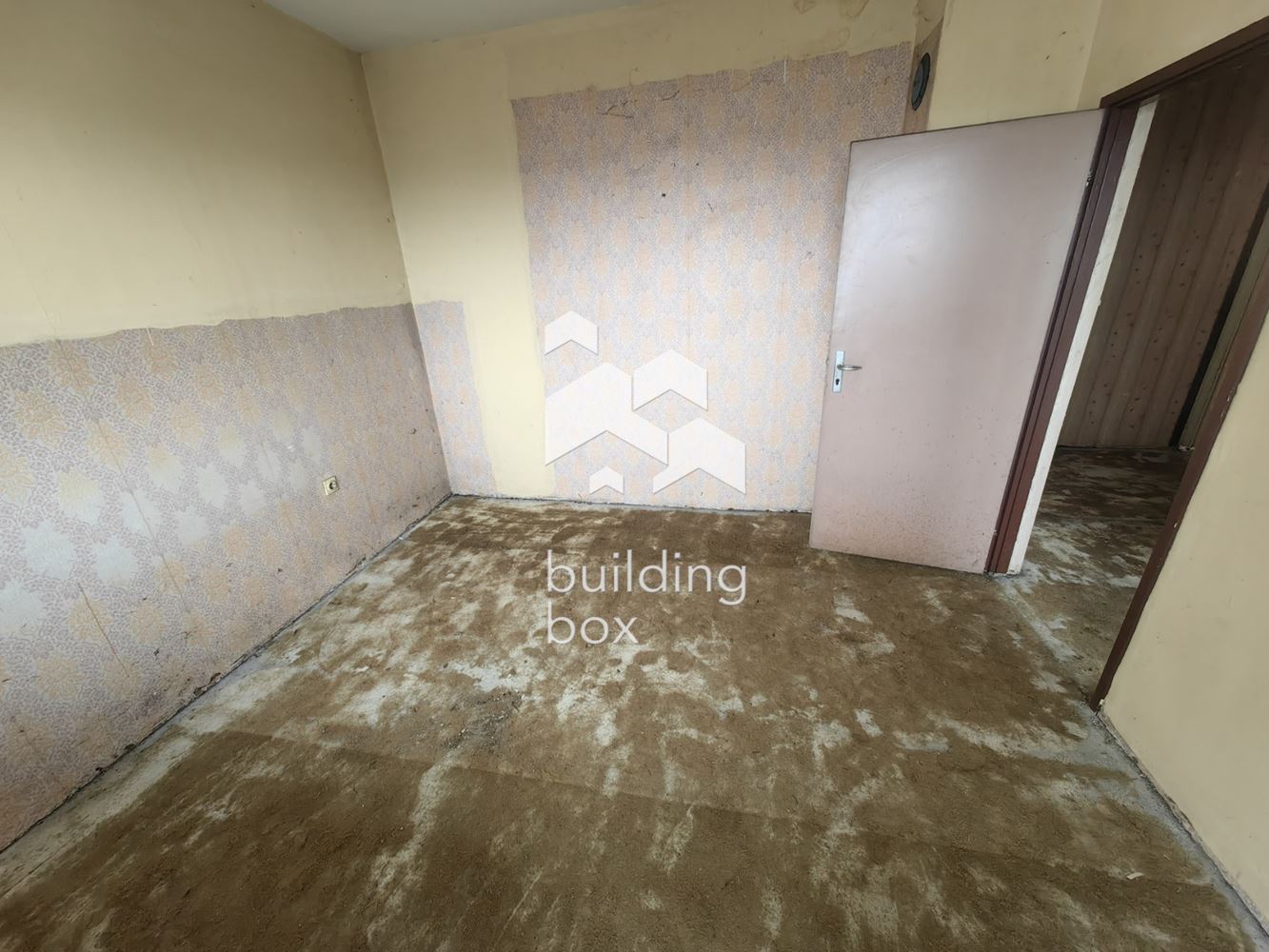 Тристаен саниран апартамент до Ефир 100 - 0