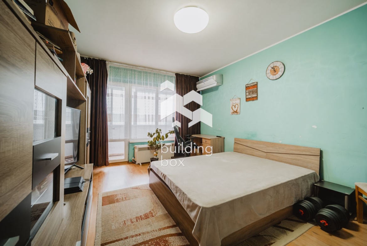 Просторен ТРИСТАЕН апартамент - 0