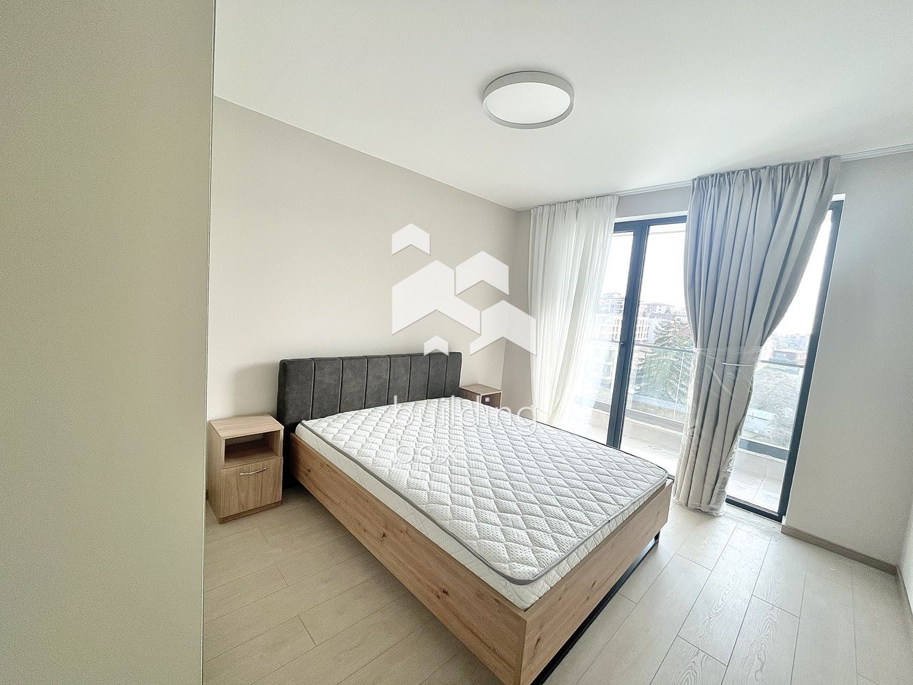 НОВ напълно обзаведен двустаен апартамент с ПАРКОМЯСТО в кв. Бриз - 0