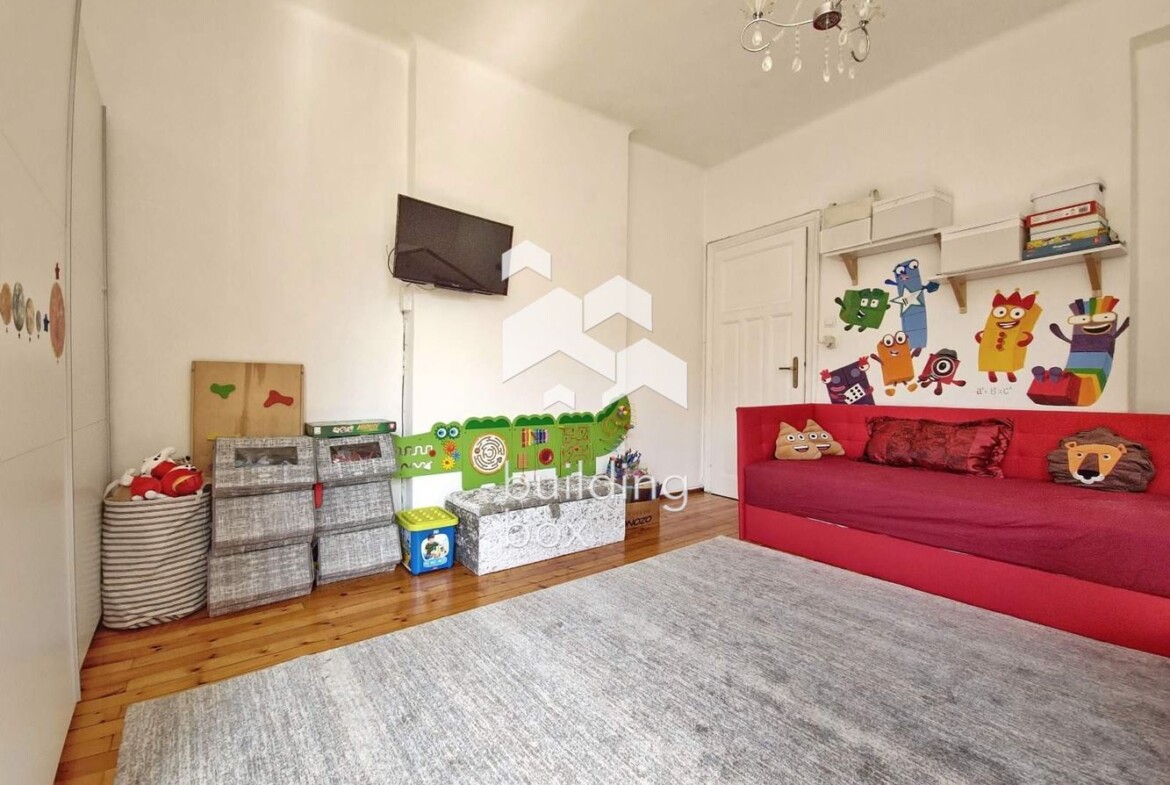 Тристаен апартамент на ул. "Любен Каравелов" - 0