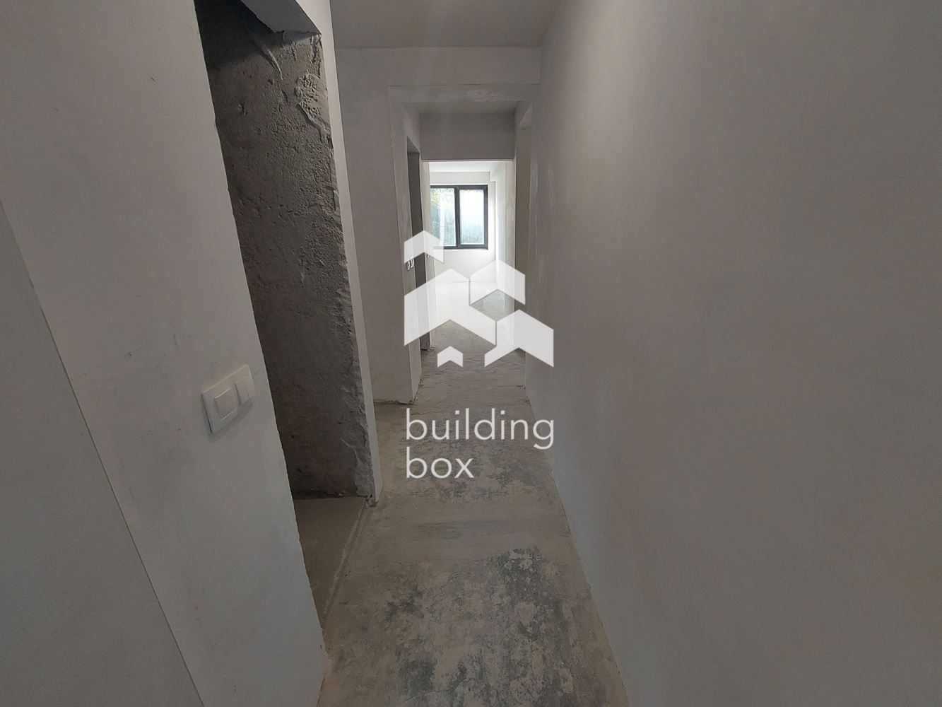 Продава четиристаен апартамент - 0