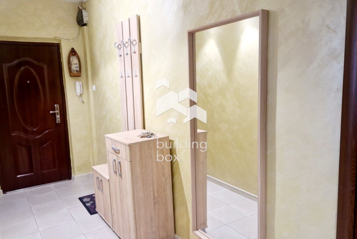 Уютен тристаен апартамент в кв. "Младост 2". - 0