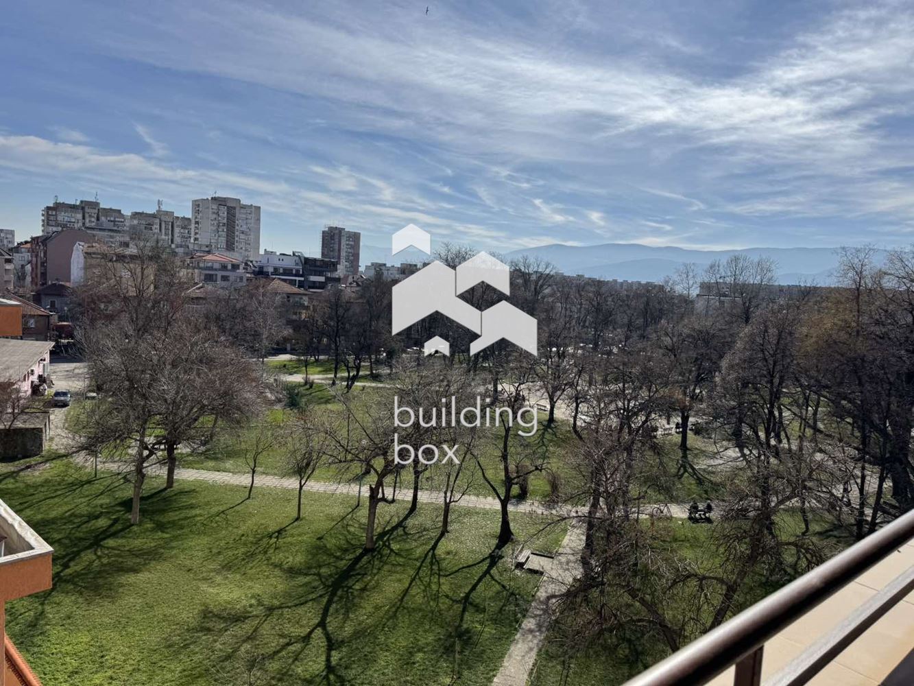 Тристаен апартамент с гараж - 0