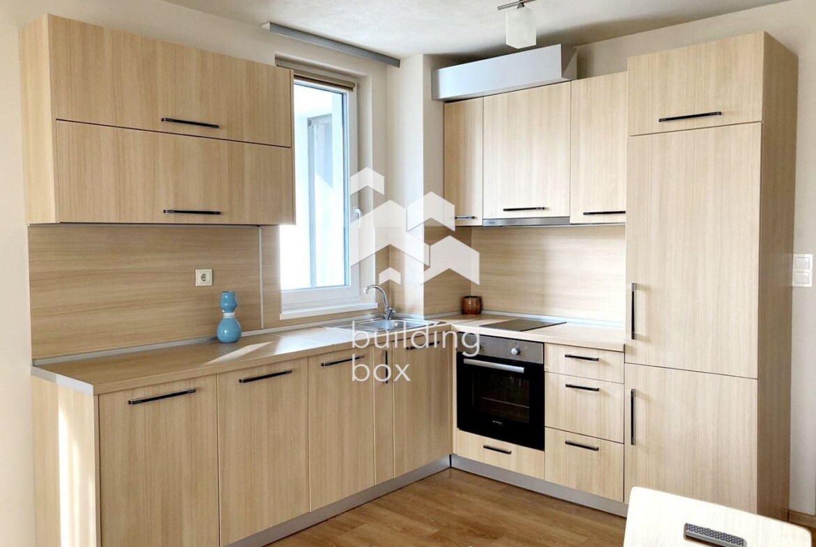 Просторен тристаен апартамент в Обеля 2 - 0