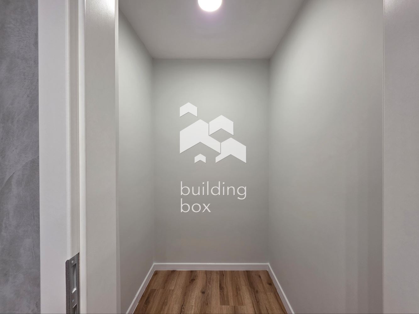 Модерно обзаведен и простовен двустаен апартамент в кв. Витоша - 0