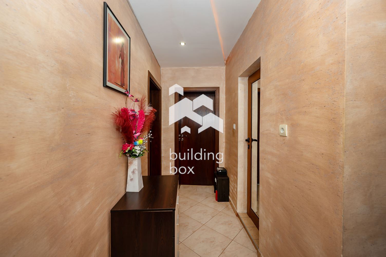 Тристаен апартамент с гараж - 0