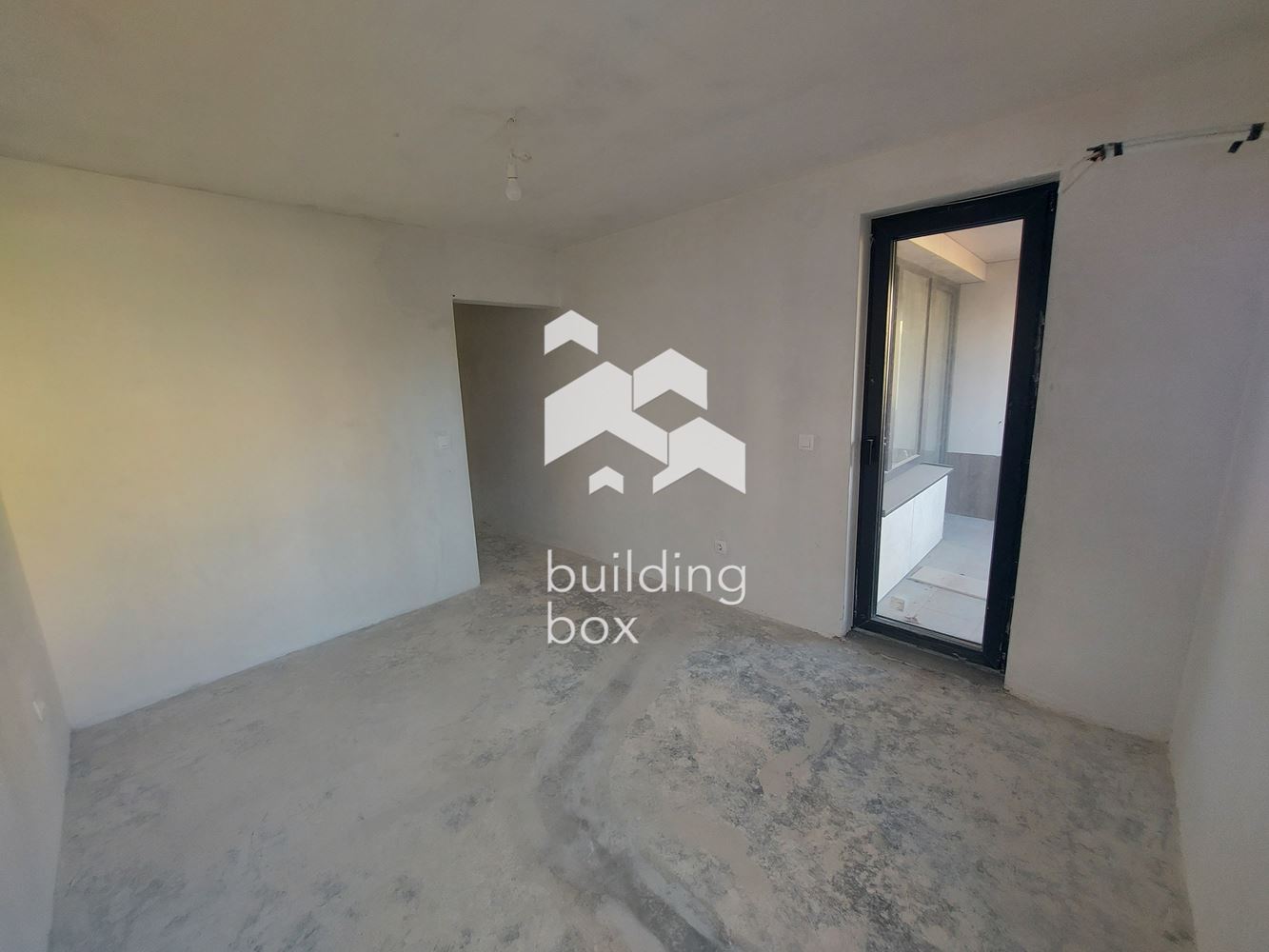 Продава четиристаен апартамент - 0