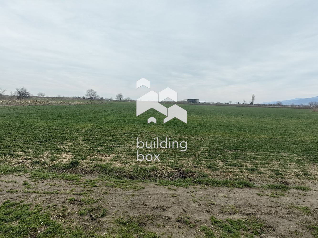 Земеделска земя до къщи в началото на с. Златитрап - 0