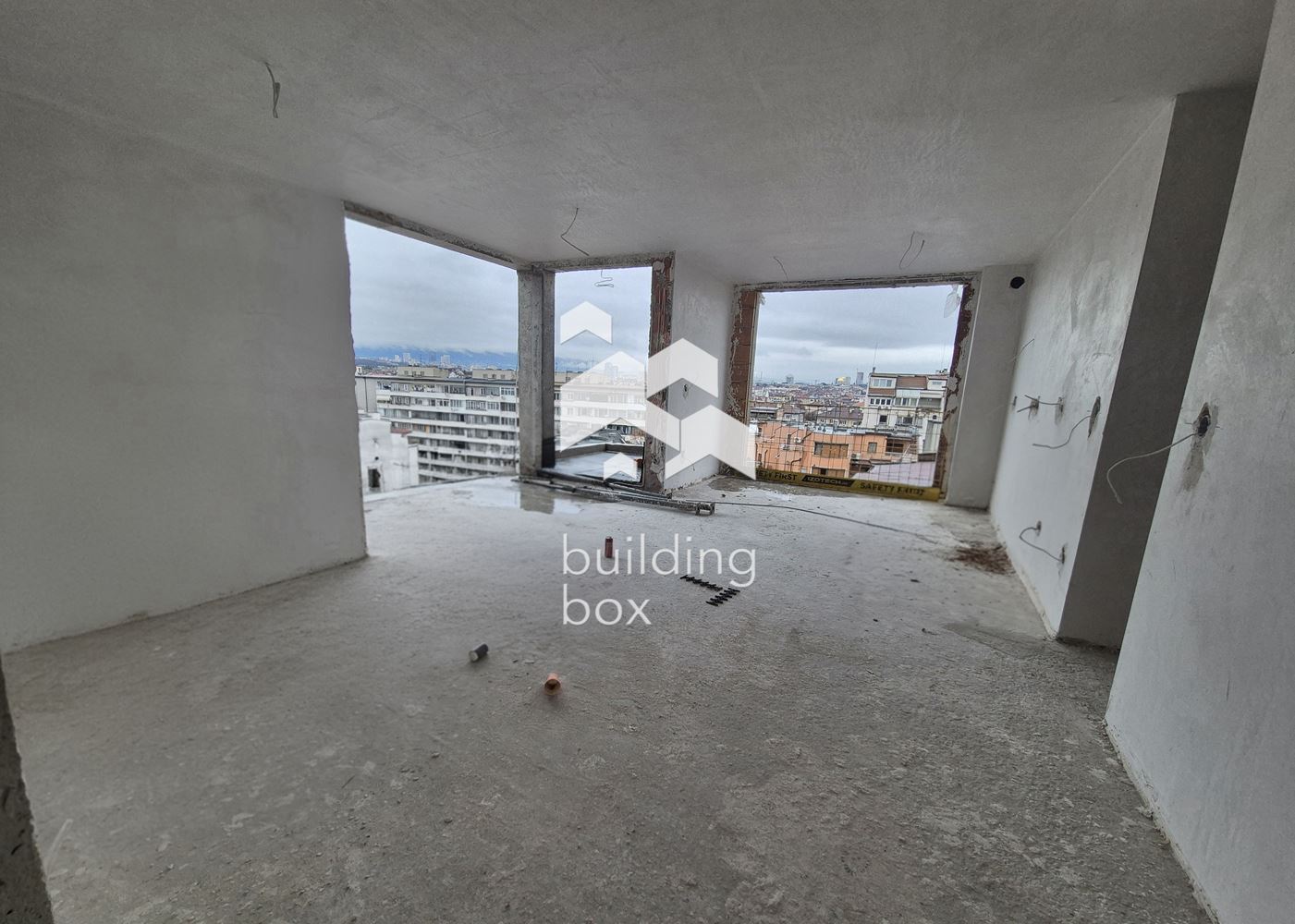 Тристаен апартамент в сграда “Casa Madrid” – район Оборище