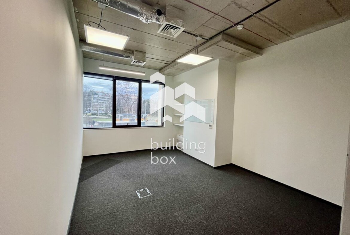 Офис в офис сграда клас "А" на топ локация - 0