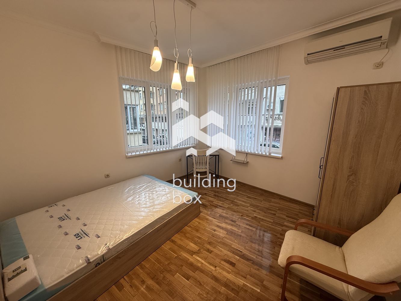 Тристаен апартамент в сърцето на центъра на София - 0