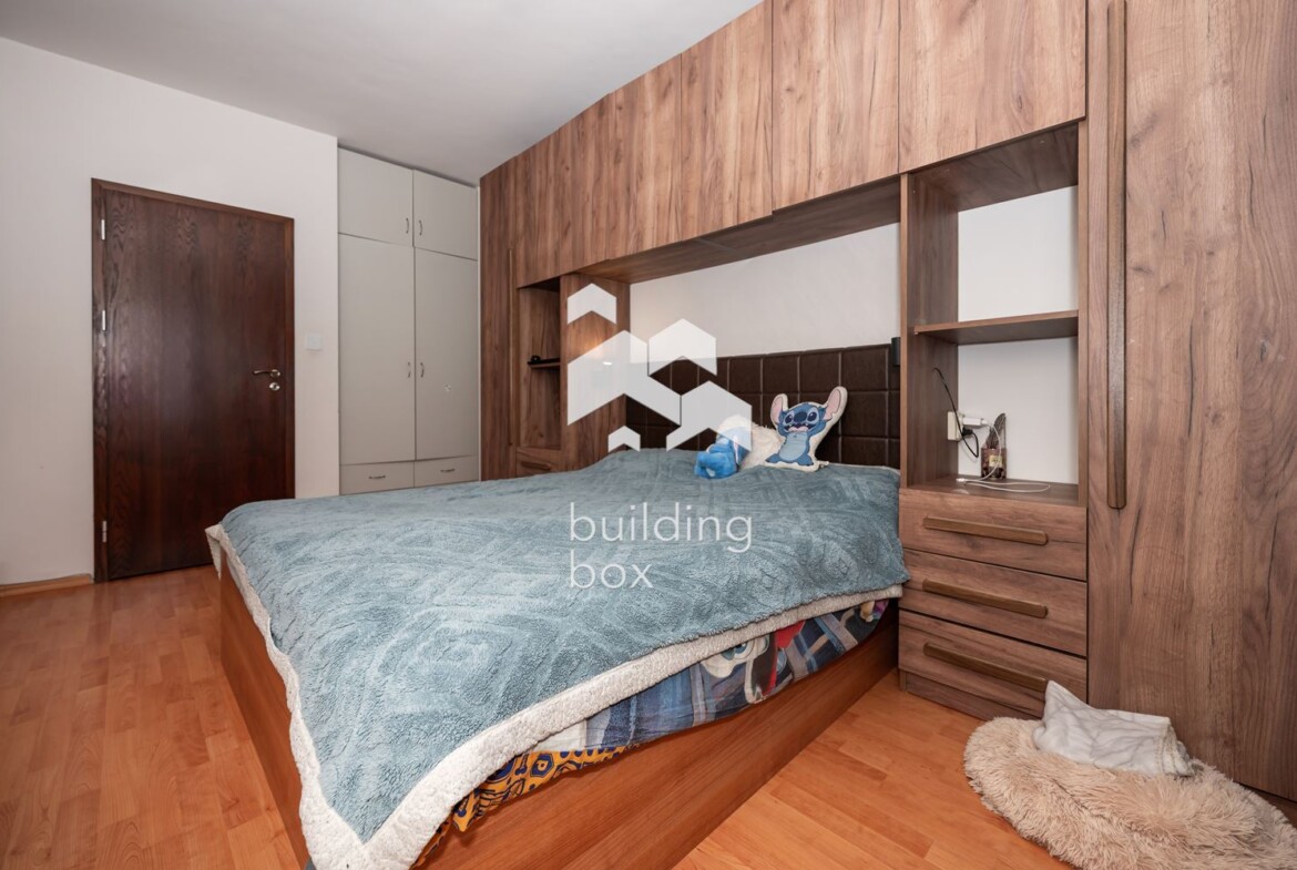 Тристаен апартамент с гараж - 0