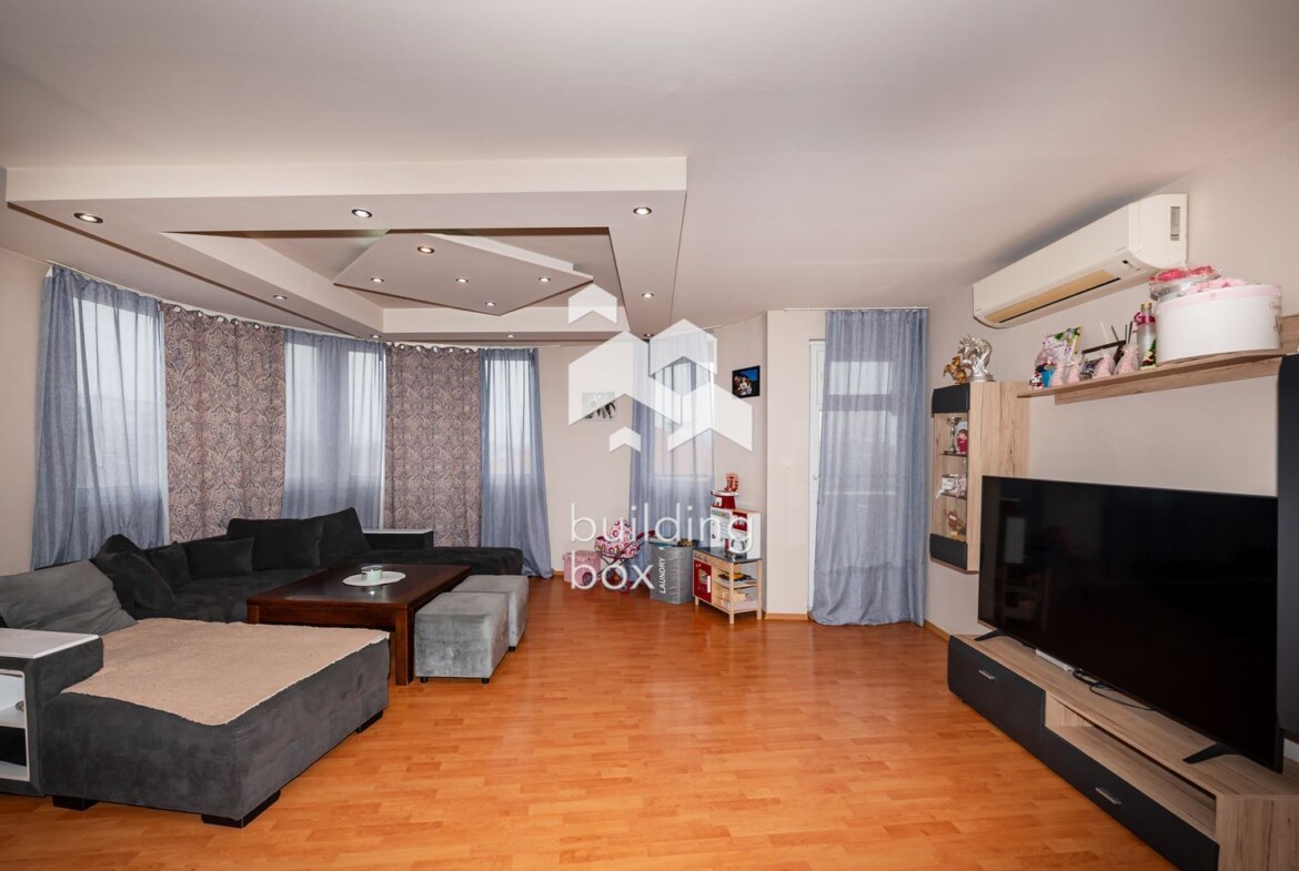 Тристаен апартамент с гараж - 0