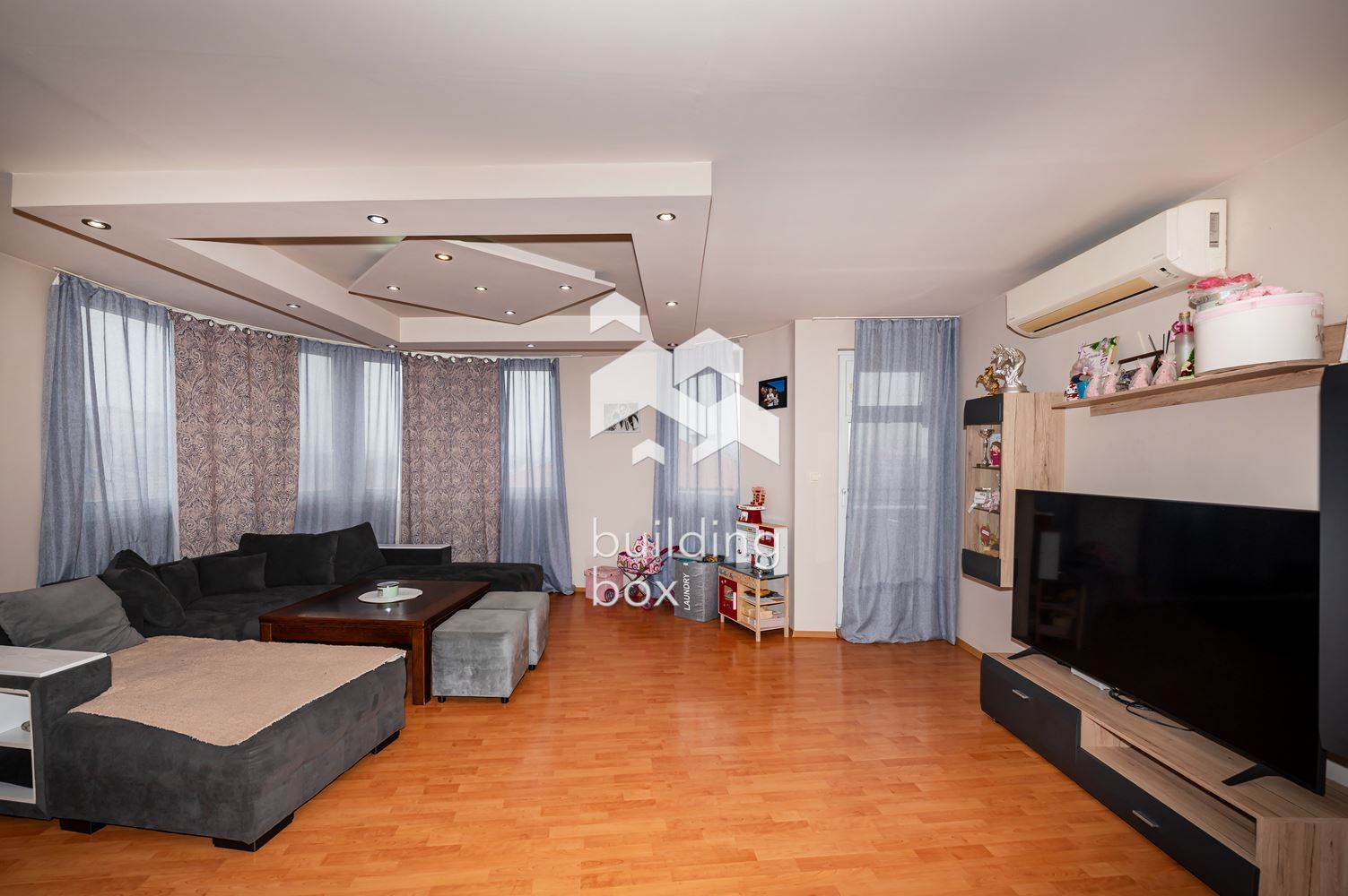 Тристаен апартамент с гараж