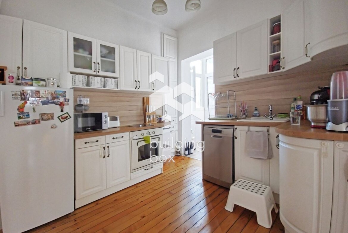 Тристаен апартамент на ул. "Любен Каравелов" - 0