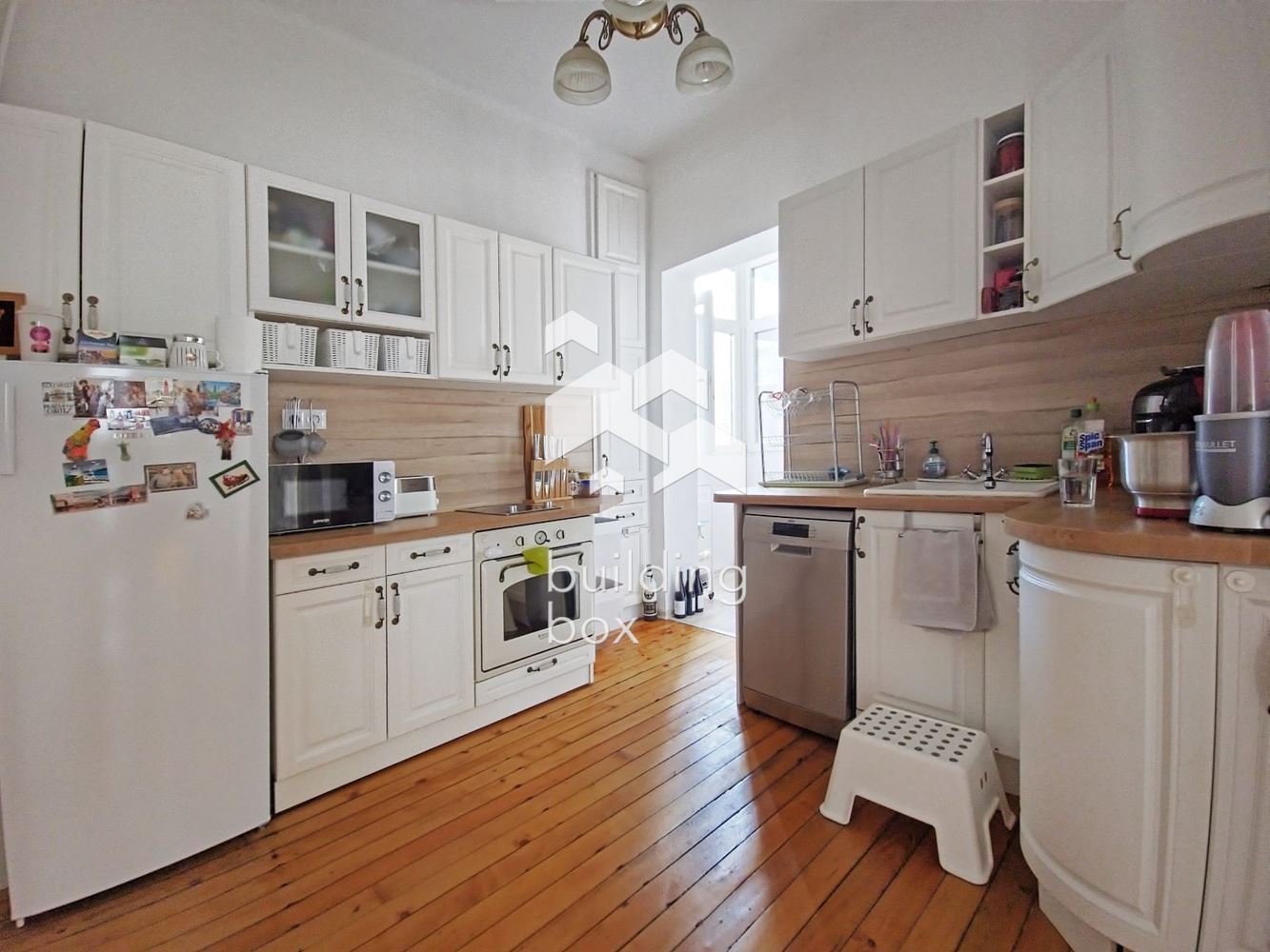 Тристаен апартамент на ул. "Любен Каравелов" - 0