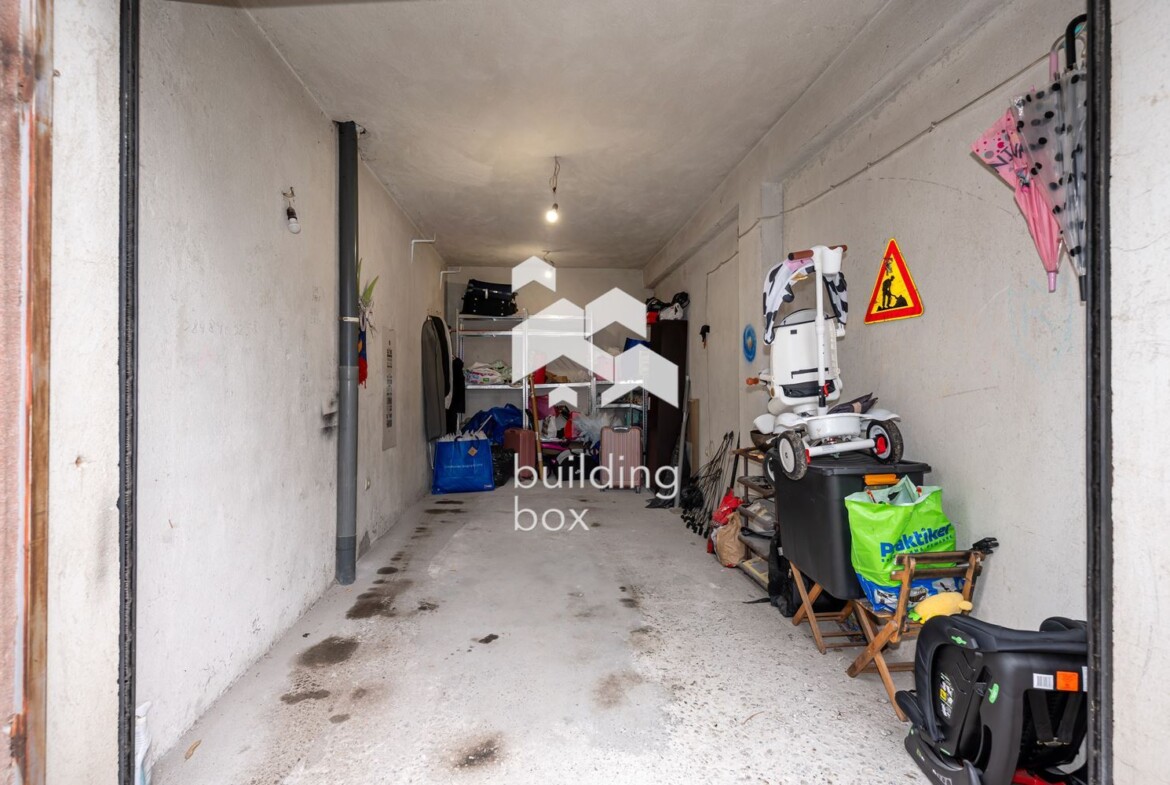 Тристаен апартамент с гараж - 0