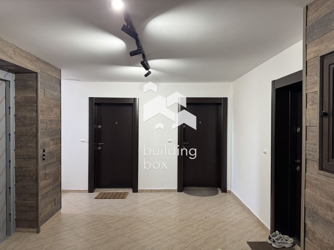 Тристаен апартамент с голяма тераса - 0