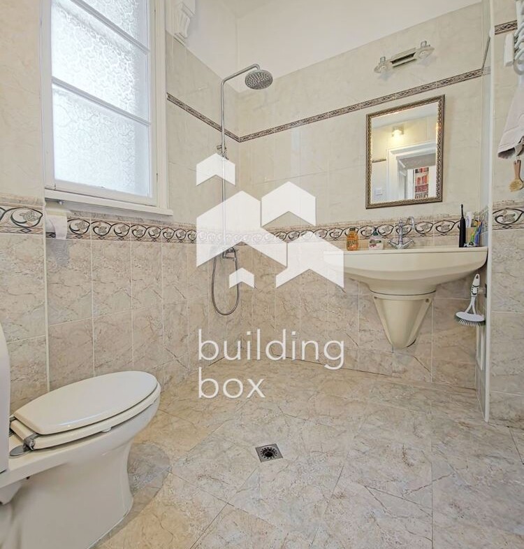 Тристаен апартамент на ул. "Любен Каравелов" - 0