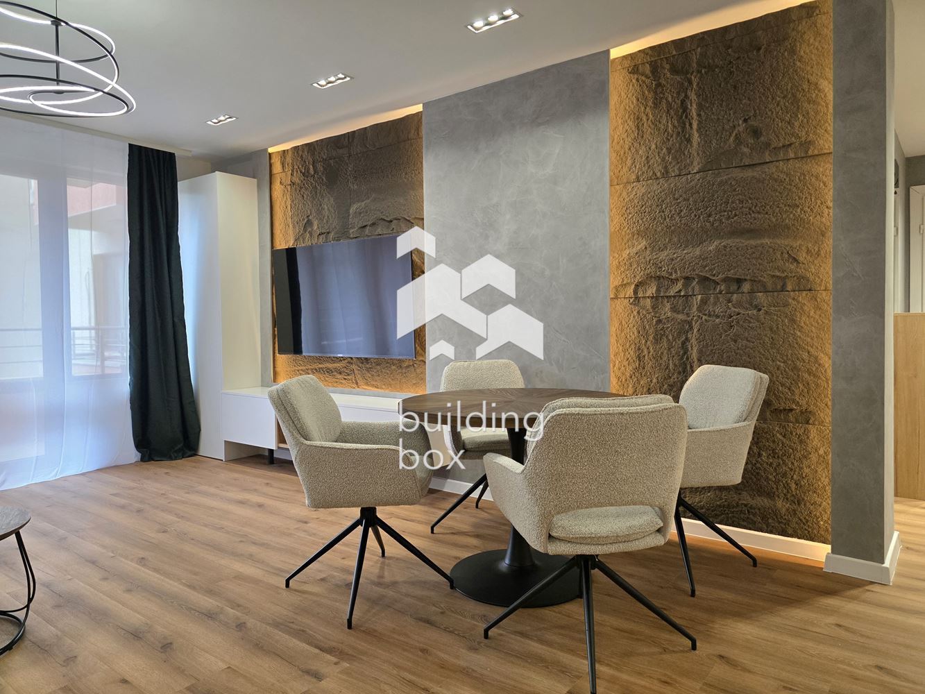 Модерно обзаведен и простовен двустаен апартамент в кв. Витоша - 0