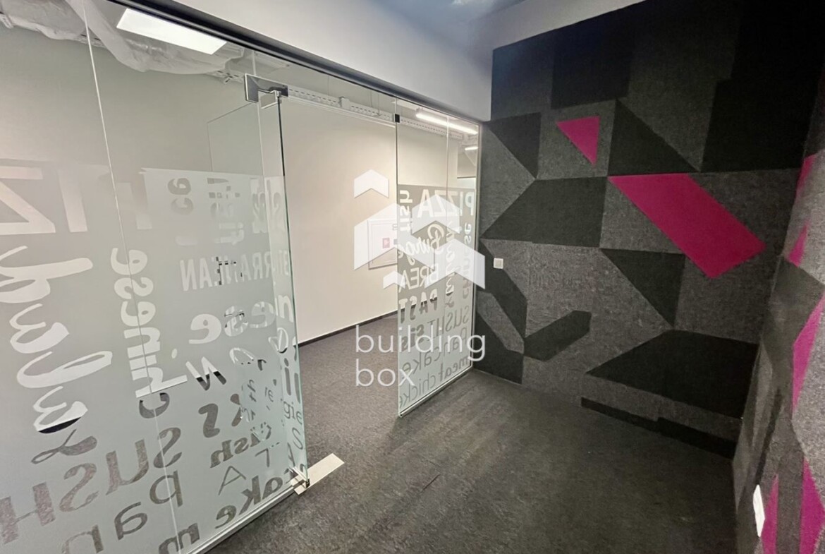 Офис в офис сграда клас "А" на топ локация - 0