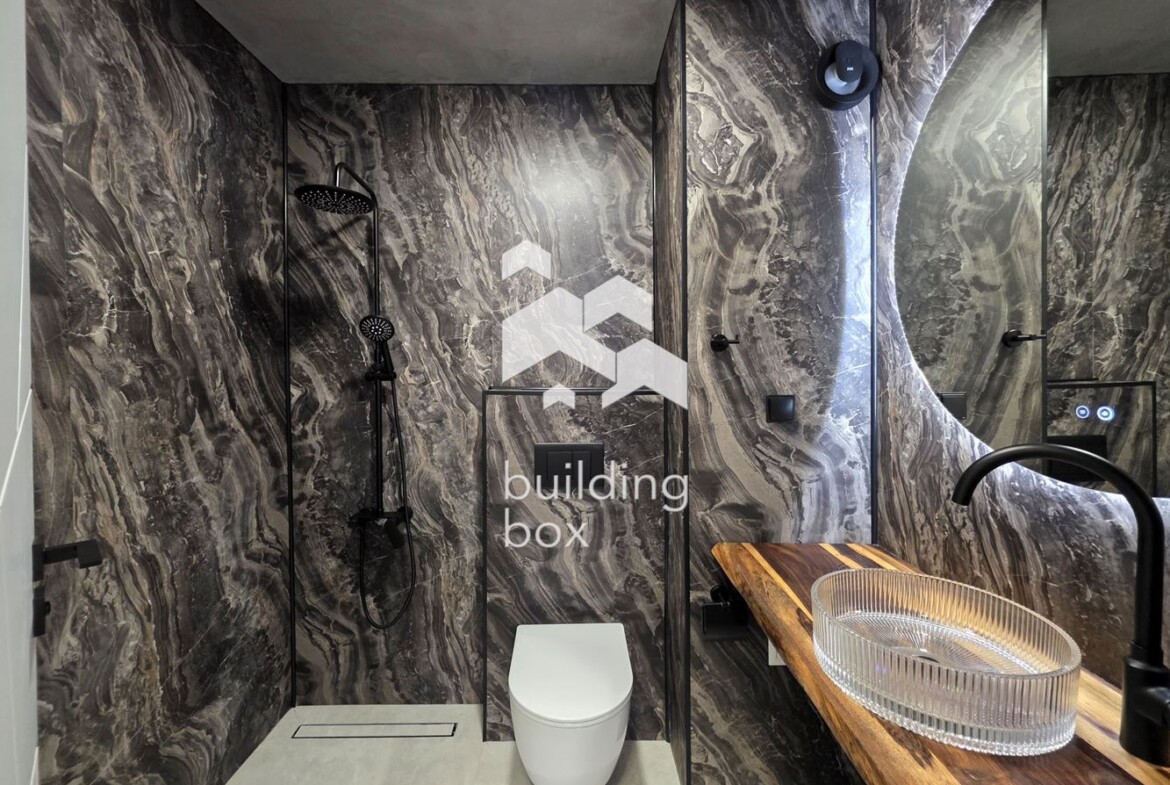 Модерно обзаведен и простовен двустаен апартамент в кв. Витоша - 0