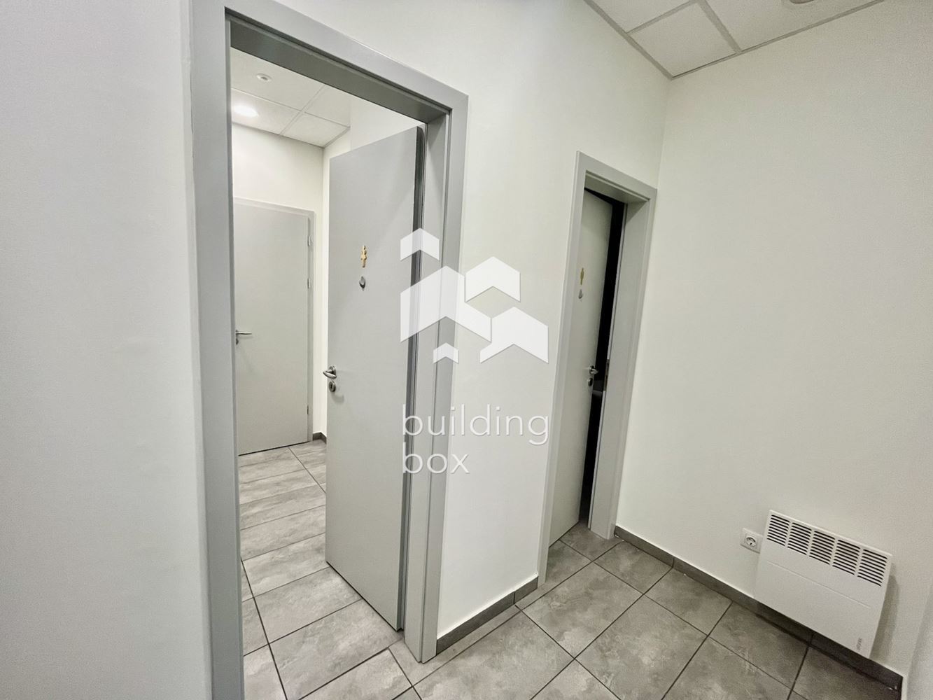 Офис в офис сграда клас "А" на топ локация - 0