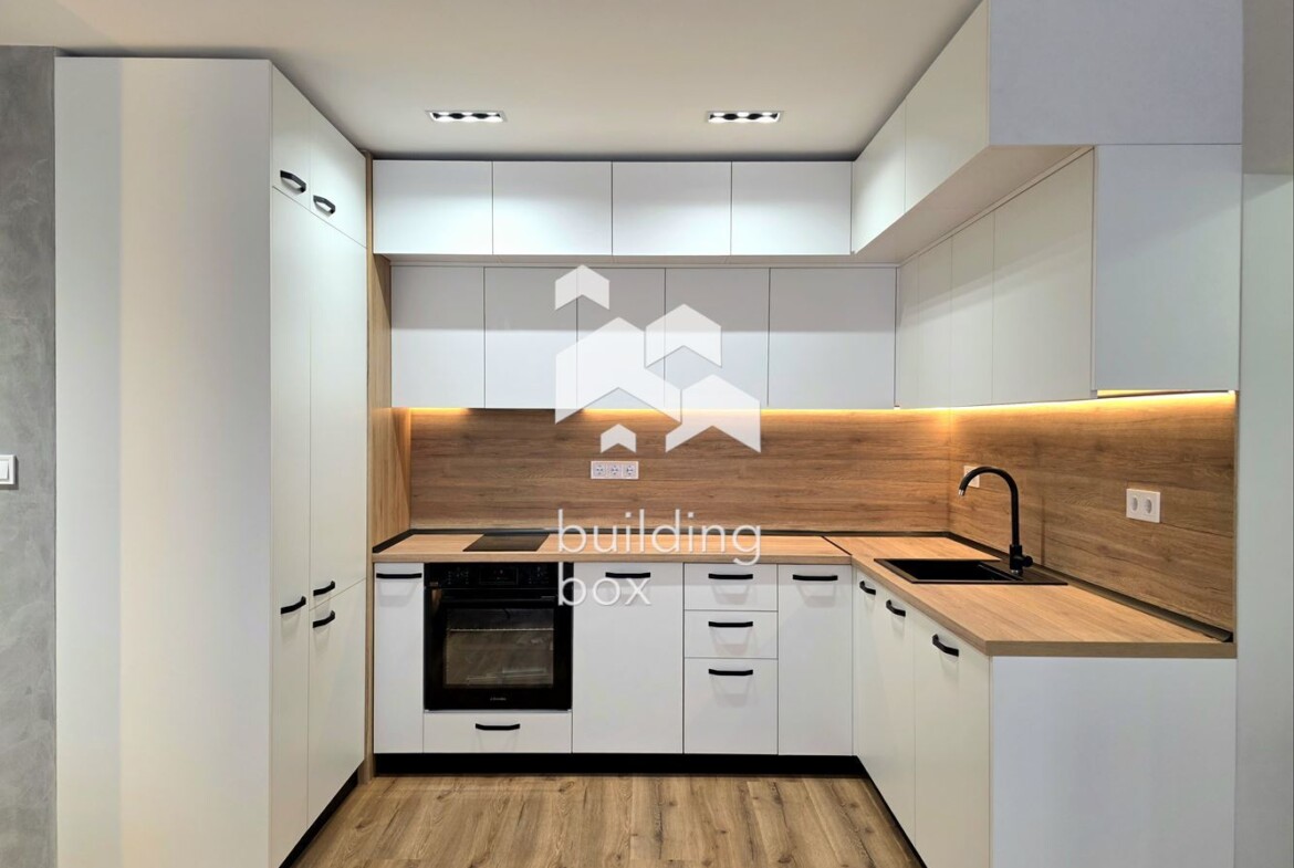 Модерно обзаведен и простовен двустаен апартамент в кв. Витоша - 0