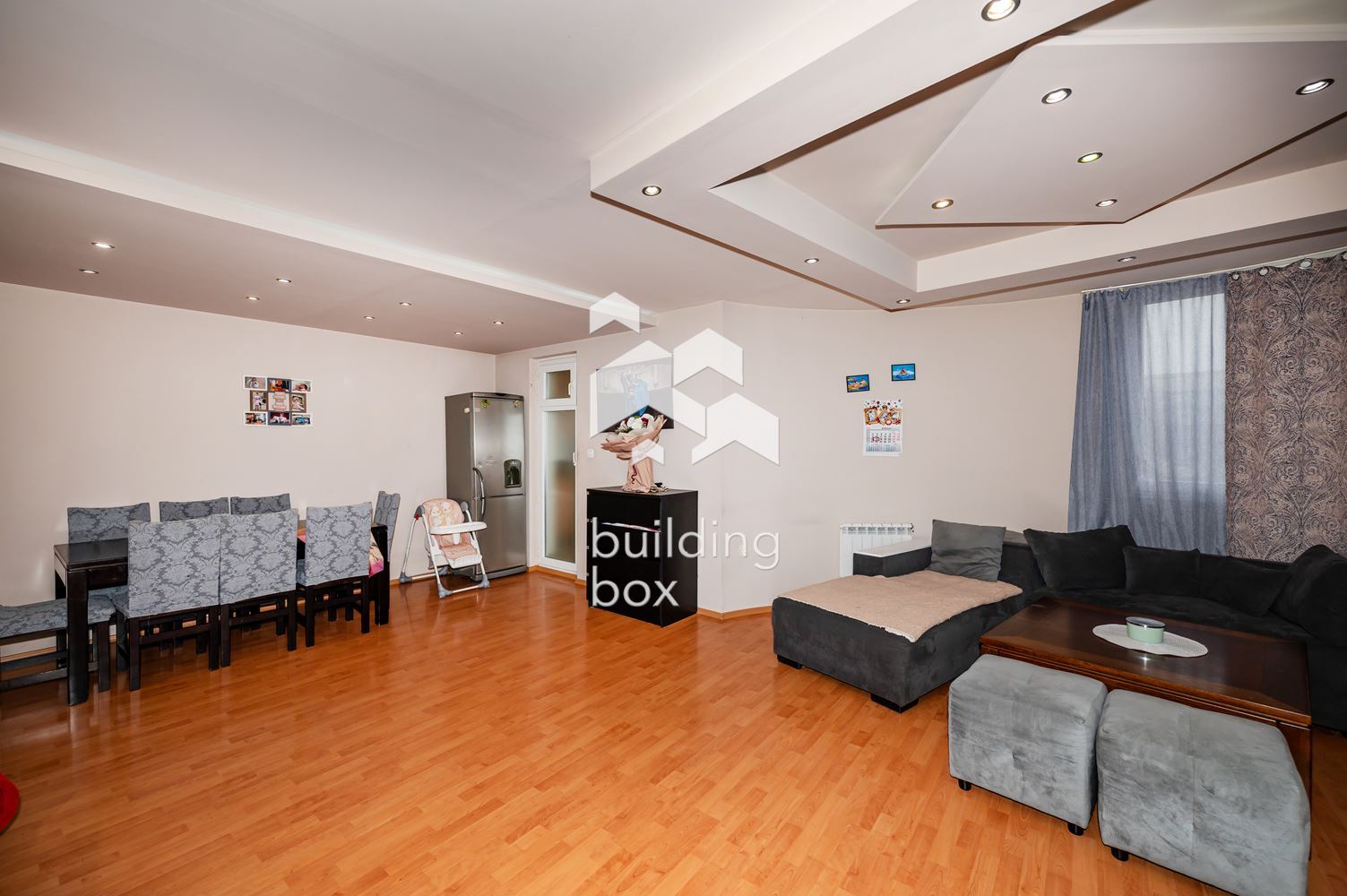 Тристаен апартамент с гараж - 0